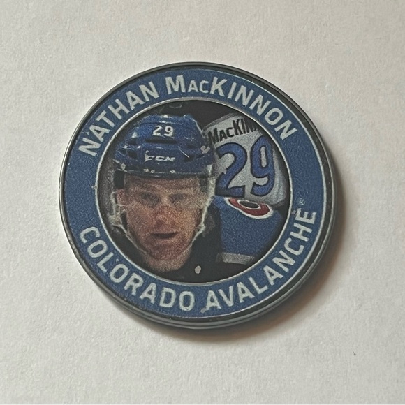 2022 Highland Mint SILVER COIN - Nathan MacKinnon LIMITED EDITION Series 1 NHL - Picture 1 of 3